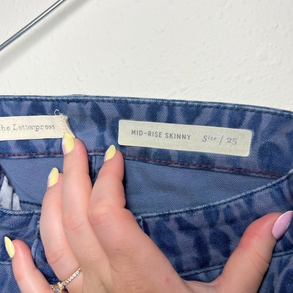 Anthropologie Pilcro Mid-Rise Blue Leopard Skinny Jeans - Picture 4 of 9